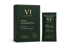 V1 Daily Foundation packshot cutie și plic premium
